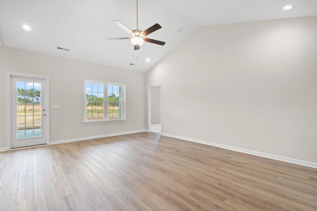 1142 W Business 9, Loris, SC 29569