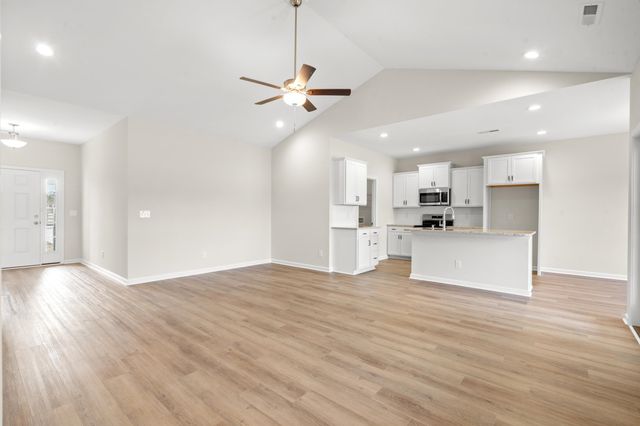 1142 W Business 9, Loris, SC 29569