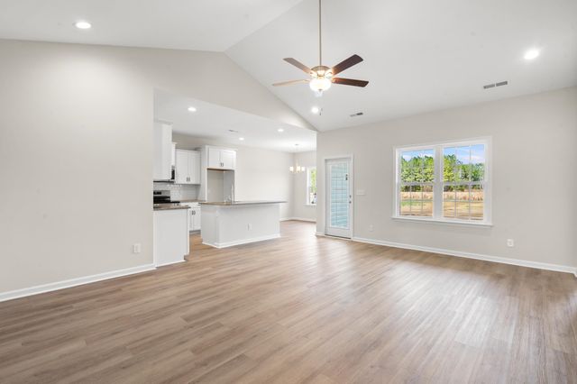 1142 W Business 9, Loris, SC 29569