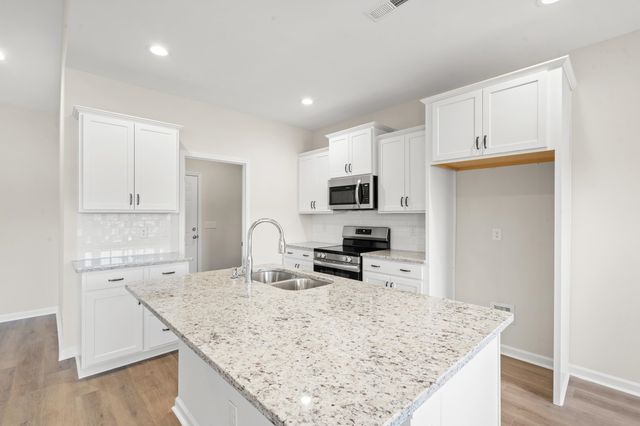 1142 W Business 9, Loris, SC 29569