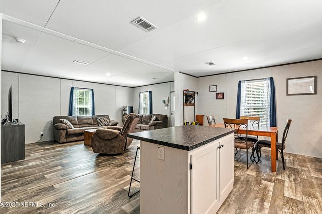 211 KNIGHT BOXX Road, Middleburg, FL 32068