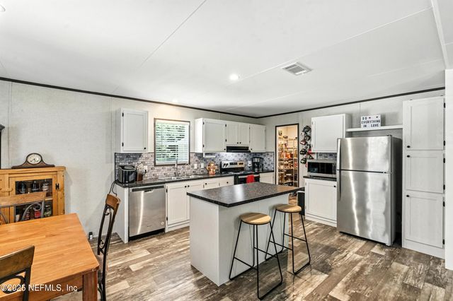211 KNIGHT BOXX Road, Middleburg, FL 32068