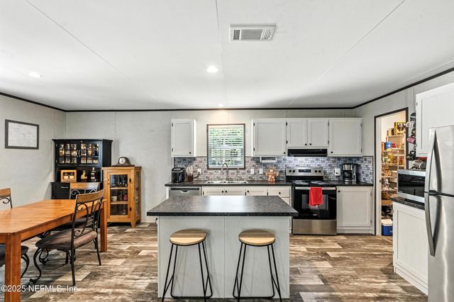 211 KNIGHT BOXX Road, Middleburg, FL 32068