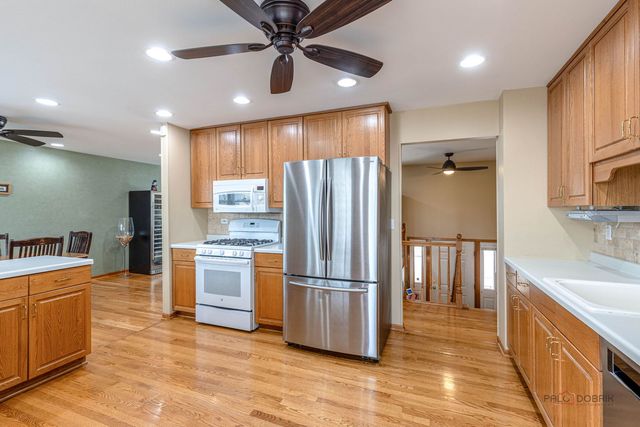 1802 W Pheasant Trail, Mount Prospect, IL 60056