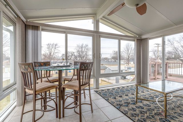 1802 W Pheasant Trail, Mount Prospect, IL 60056