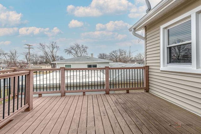 1802 W Pheasant Trail, Mount Prospect, IL 60056