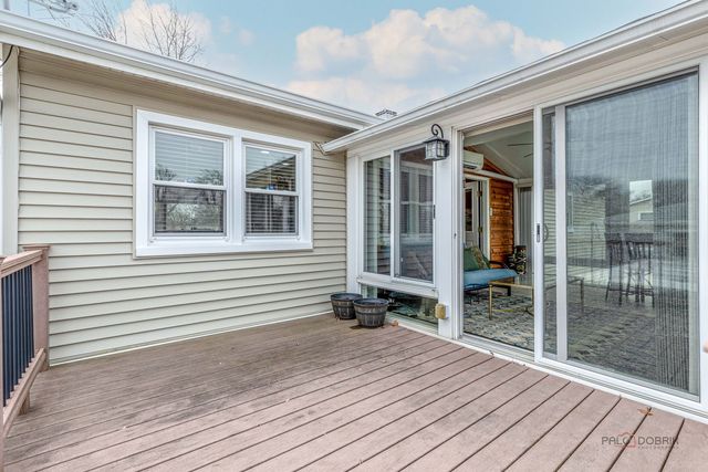 1802 W Pheasant Trail, Mount Prospect, IL 60056