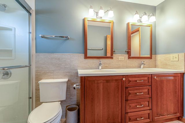 1802 W Pheasant Trail, Mount Prospect, IL 60056