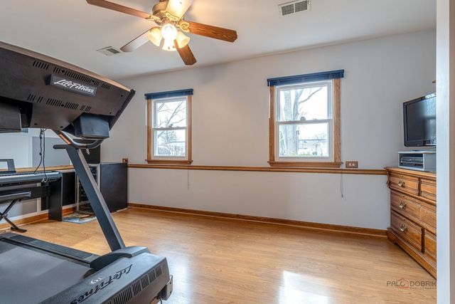 1802 W Pheasant Trail, Mount Prospect, IL 60056