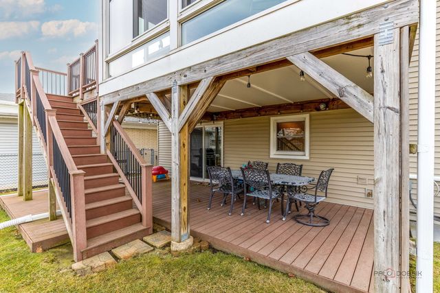 1802 W Pheasant Trail, Mount Prospect, IL 60056