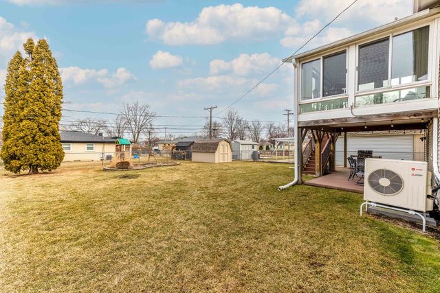 1802 W Pheasant Trail, Mount Prospect, IL 60056