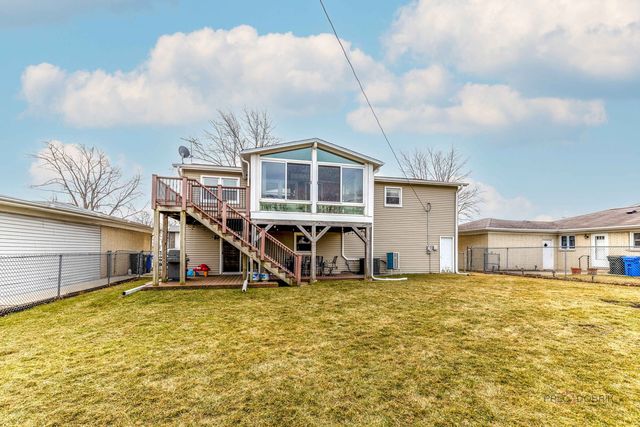 1802 W Pheasant Trail, Mount Prospect, IL 60056