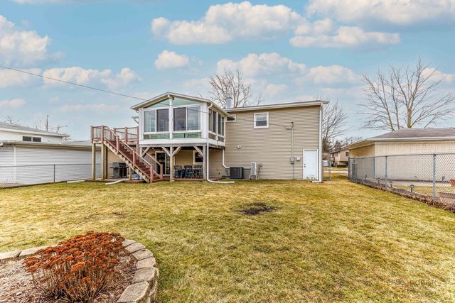 1802 W Pheasant Trail, Mount Prospect, IL 60056