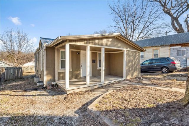 11432 E 17TH Street, Independence, MO 64052