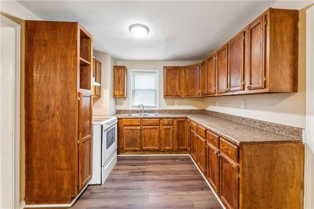 11432 E 17TH Street, Independence, MO 64052