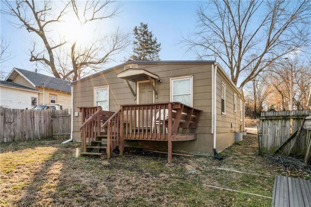 11432 E 17TH Street, Independence, MO 64052