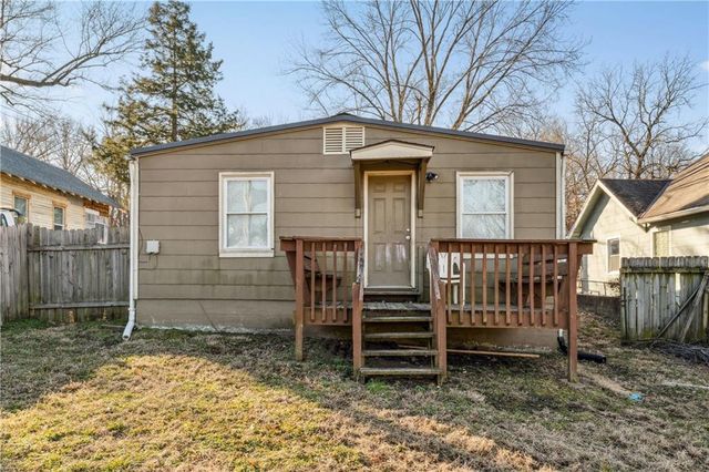 11432 E 17TH Street, Independence, MO 64052