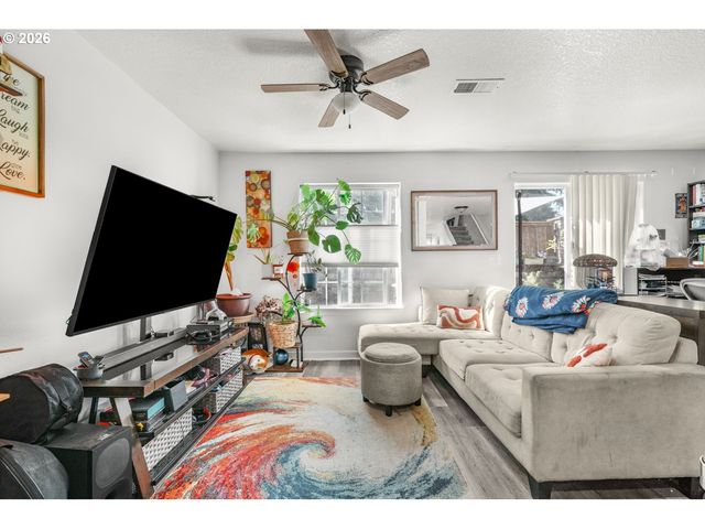 870 Nw 3RD Ave, Canby, OR 97013