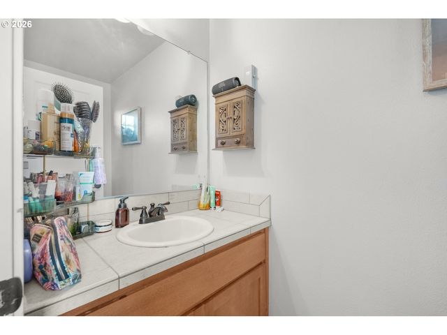 870 Nw 3RD Ave, Canby, OR 97013