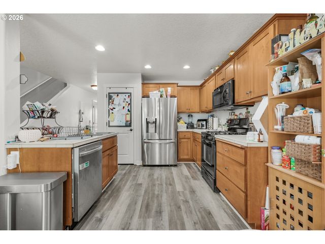 870 Nw 3RD Ave, Canby, OR 97013