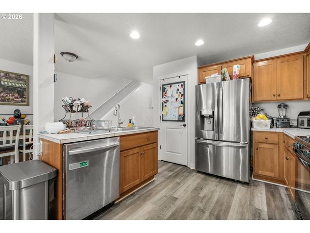870 Nw 3RD Ave, Canby, OR 97013