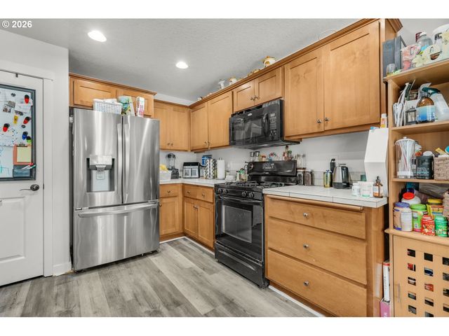 870 Nw 3RD Ave, Canby, OR 97013