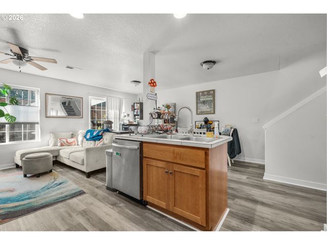 870 Nw 3RD Ave, Canby, OR 97013