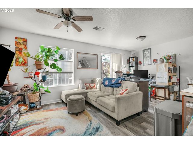 870 Nw 3RD Ave, Canby, OR 97013