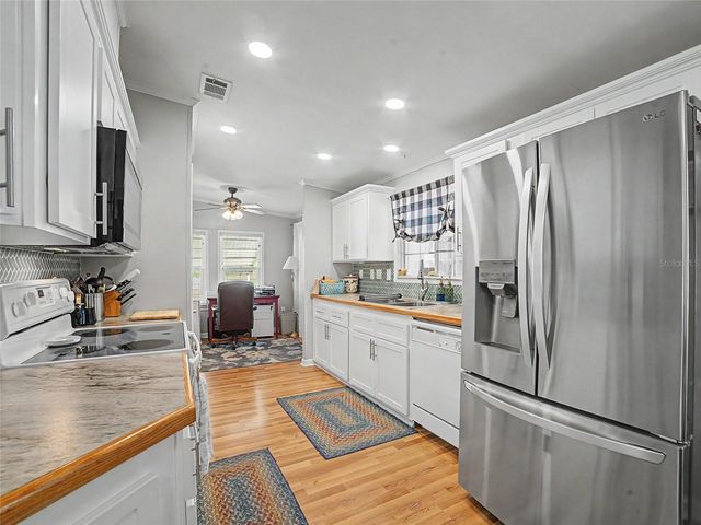 37513 CAMPO AVENUE, Zephyrhills, FL 33541