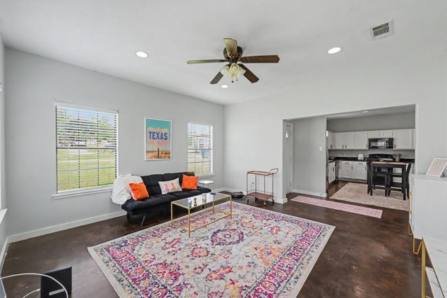 3122 Molly Drive, Huntsville, TX 77340