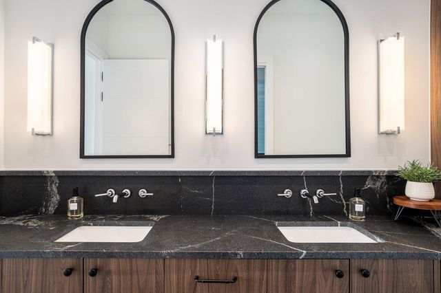 159 S River Avenue 504, Holland, MI 49423