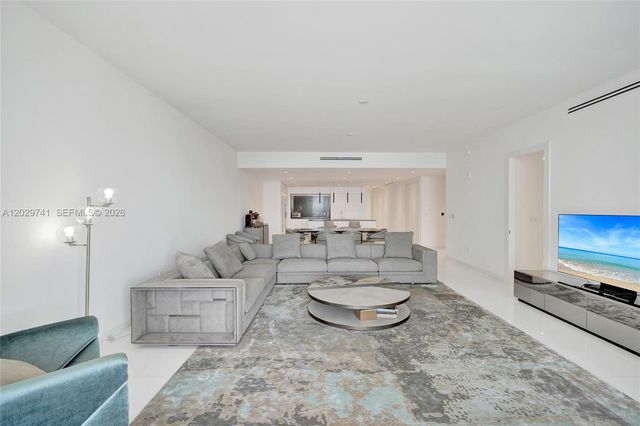 300 Biscayne Boulevard Way 3304C, Miami, FL 33131