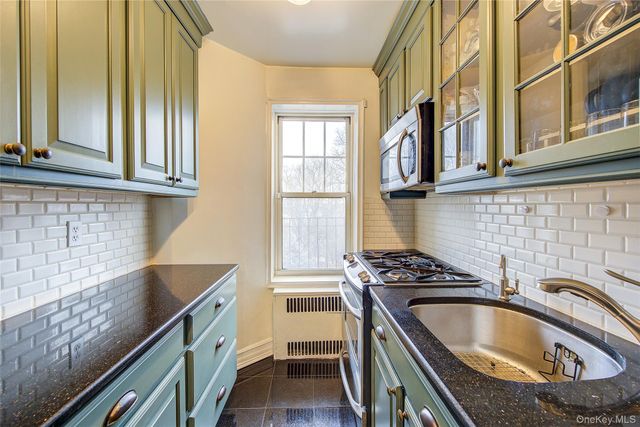 77-15 113th Street 2O, Forest Hills, NY 11375