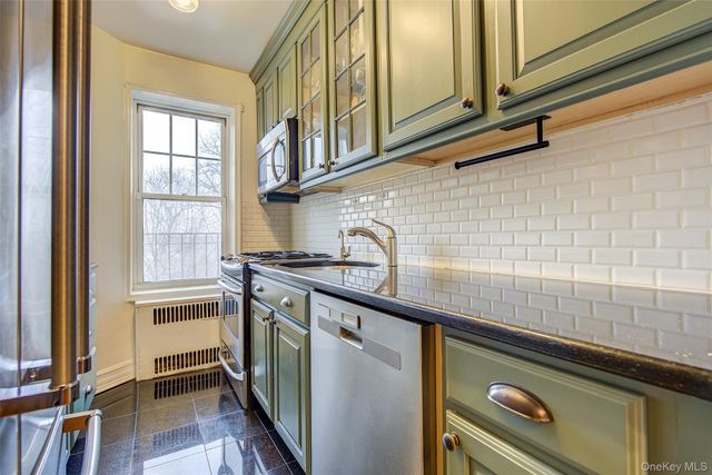 77-15 113th Street 2O, Forest Hills, NY 11375