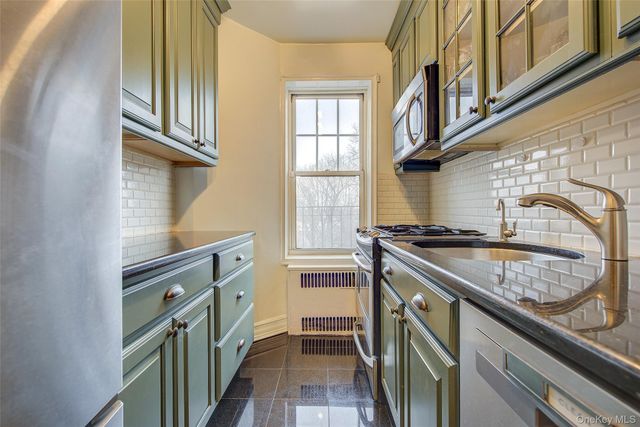 77-15 113th Street 2O, Forest Hills, NY 11375