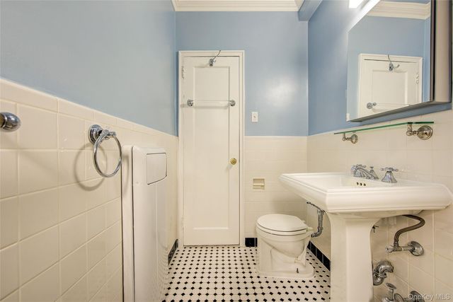 77-15 113th Street 2O, Forest Hills, NY 11375