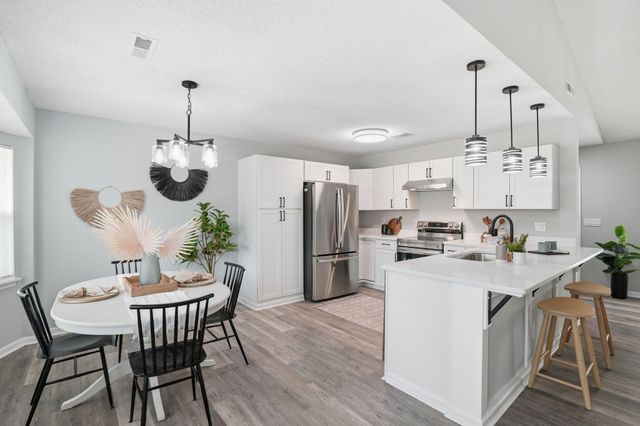 121 University Drive, Ladson, SC 29456