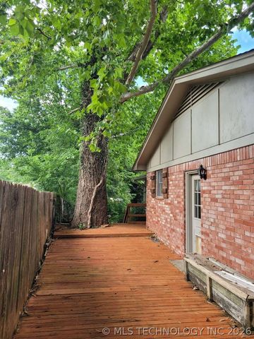 926 E 13th Street, Claremore, OK 74017