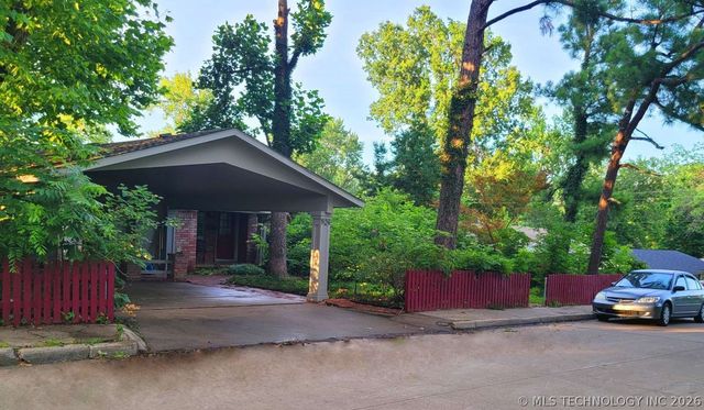 926 E 13th Street, Claremore, OK 74017