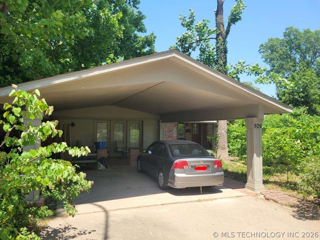 926 E 13th Street, Claremore, OK 74017
