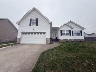 1420 Mutual Dr, Clarksville, TN 37042