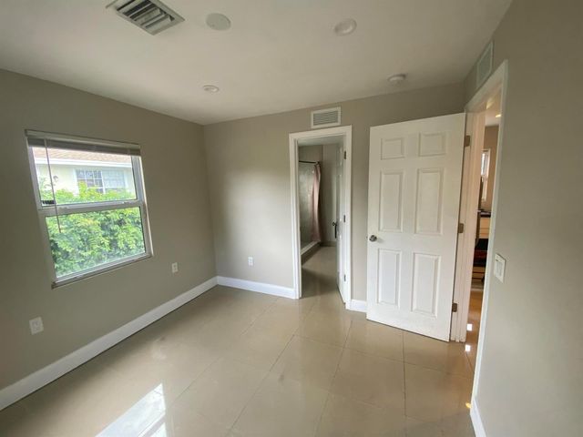 638 SW 7TH Avenue, Delray Beach, FL 33444