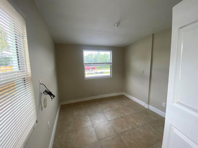 638 SW 7TH Avenue, Delray Beach, FL 33444