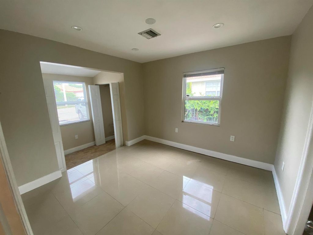 638 SW 7TH Avenue, Delray Beach, FL 33444