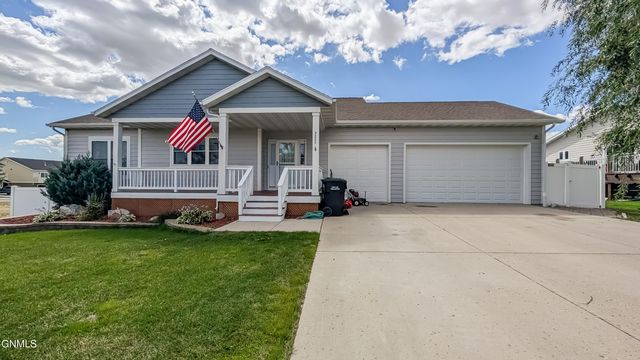 3225 Prairie Commons Street, Williston, ND 58801 property photo