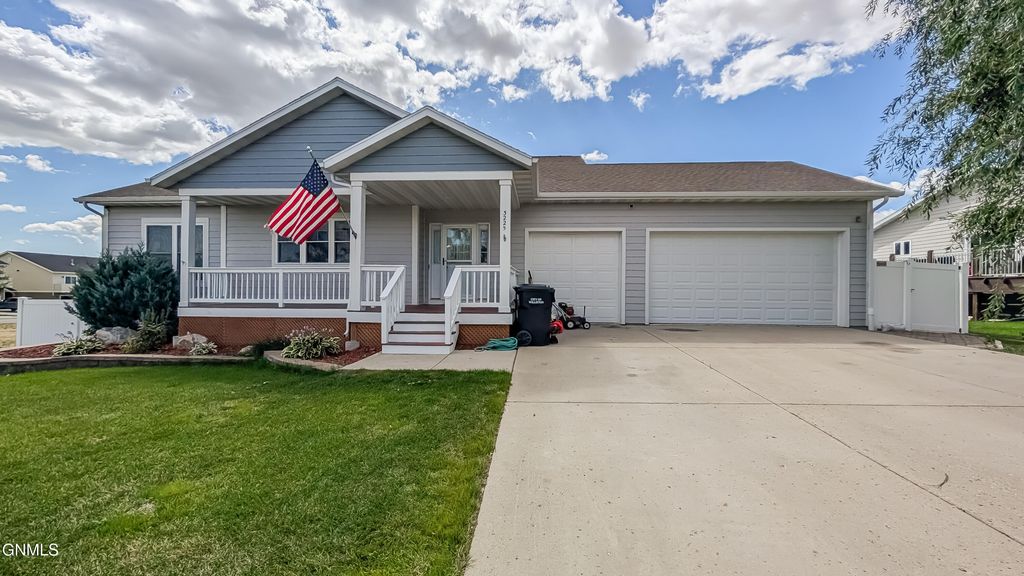 3225 Prairie Commons Street, Williston, ND 58801 photo 1