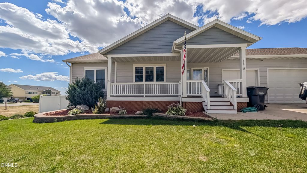 3225 Prairie Commons Street, Williston, ND 58801 photo 4