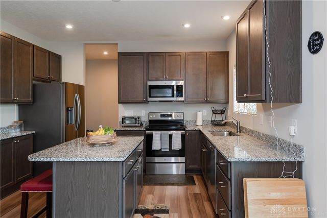 766 Hunters Run Drive, Brookville, OH 45309