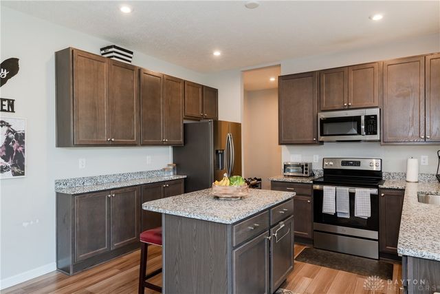 766 Hunters Run Drive, Brookville, OH 45309