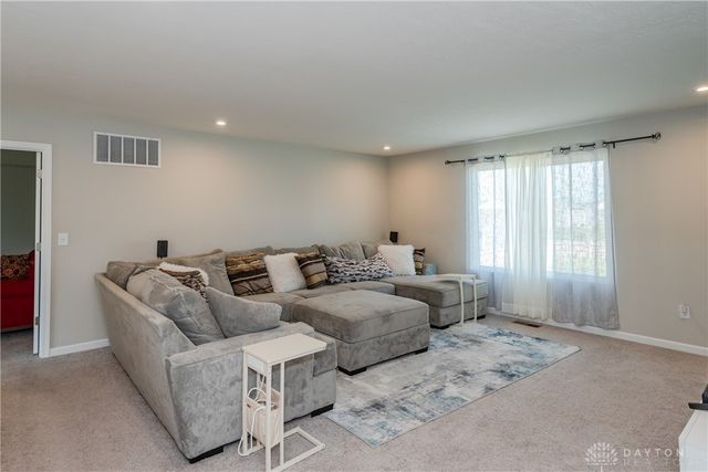 766 Hunters Run Drive, Brookville, OH 45309